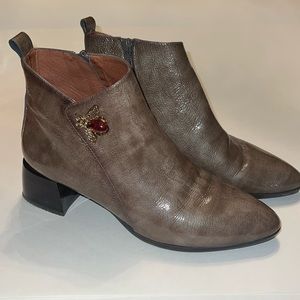 HISPANITAS Patent leather ankle boots. SPAIN.